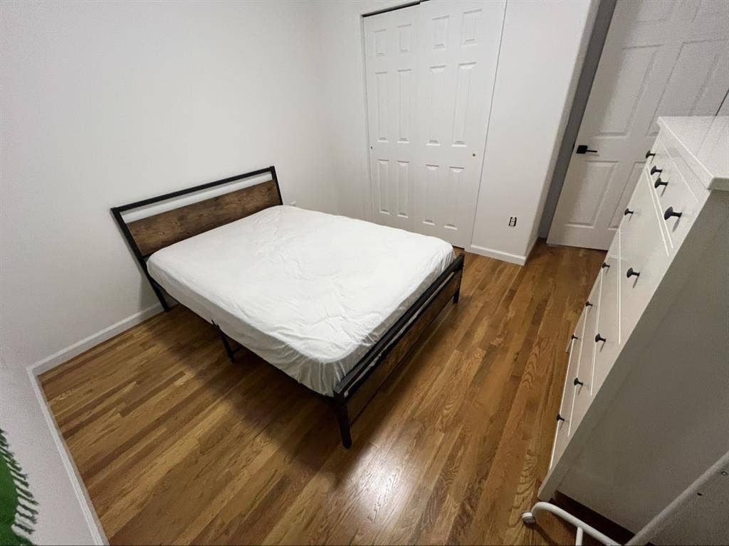 Private Room w Shared Bathroomm