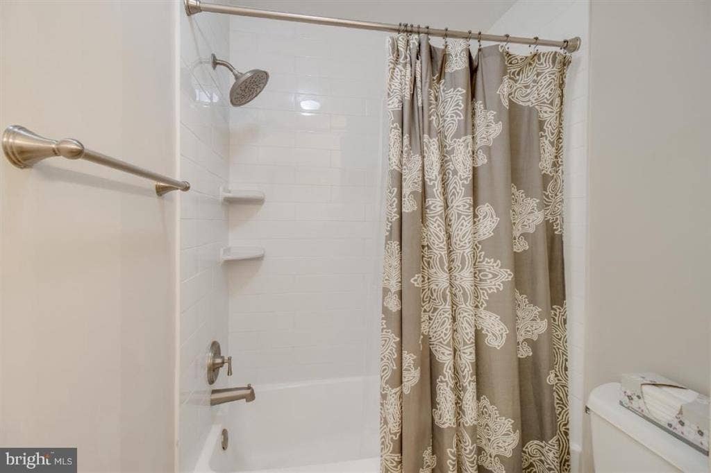 Awesome Condo- Roommate Wanted