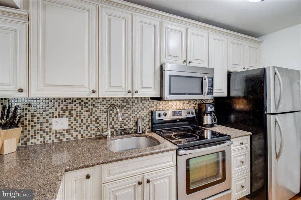 Awesome Condo- Roommate Wanted