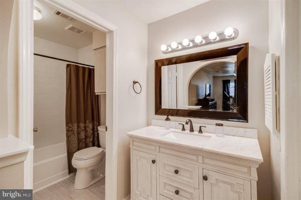 Awesome Condo- Roommate Wanted