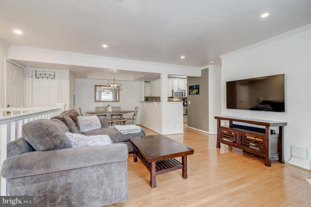 Awesome Condo- Roommate Wanted