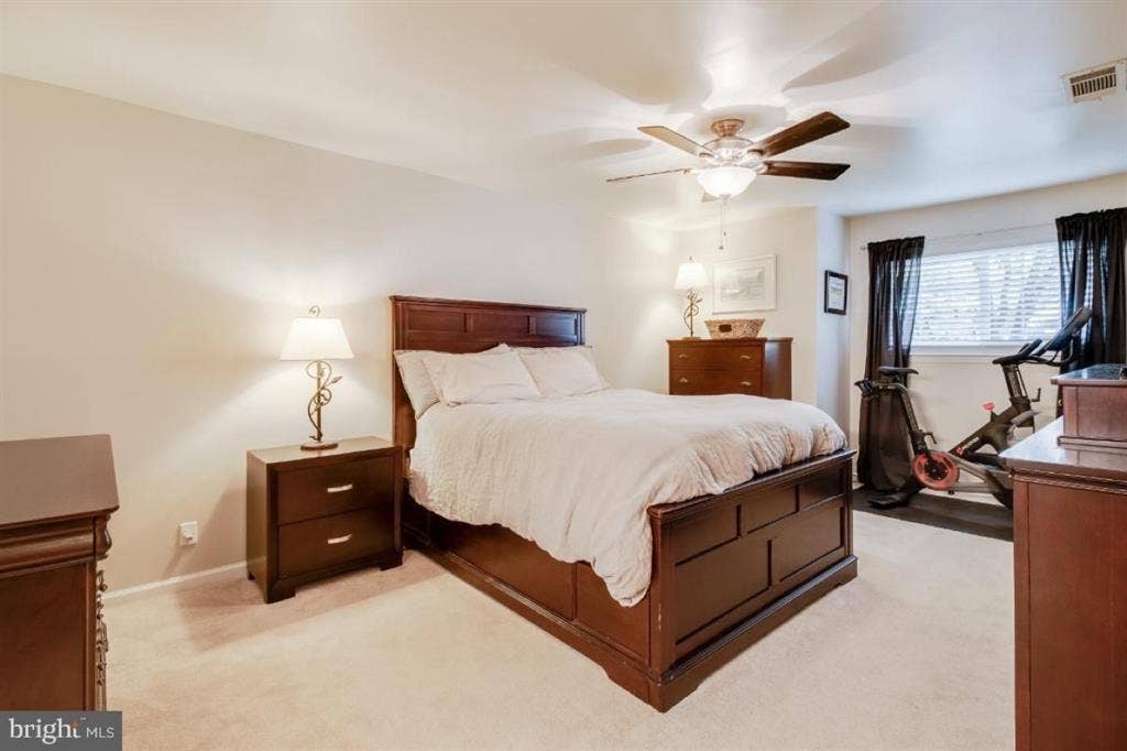 Awesome Condo- Roommate Wanted