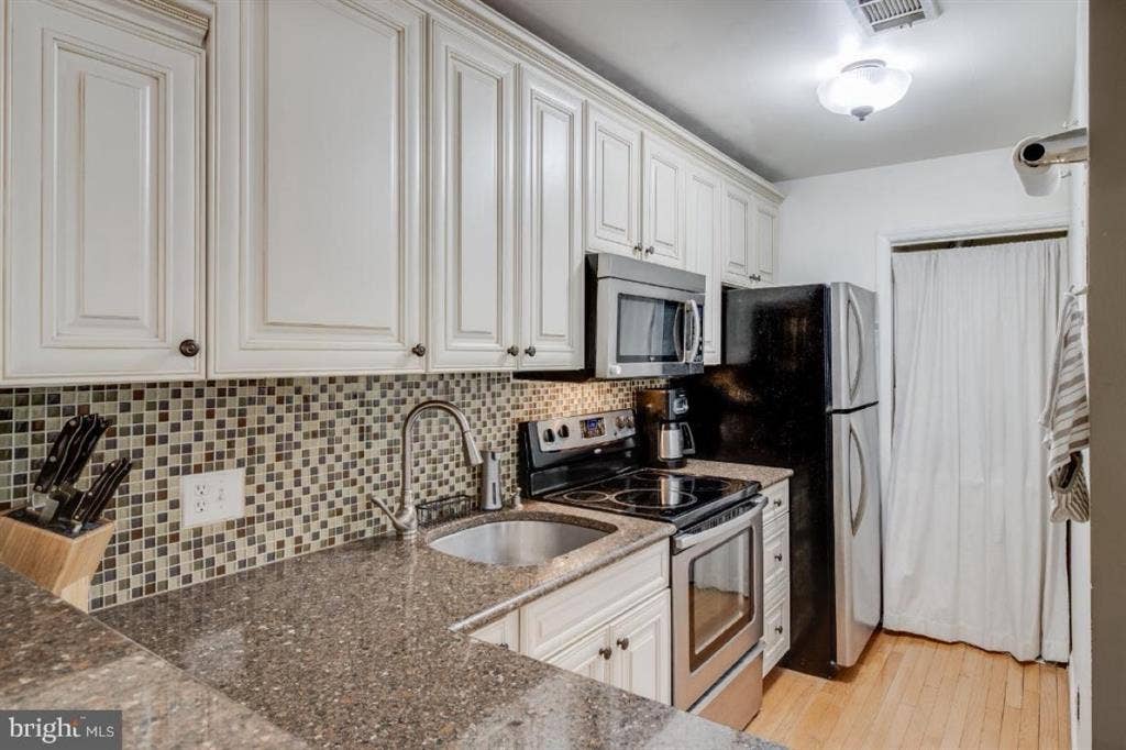 Awesome Condo- Roommate Wanted