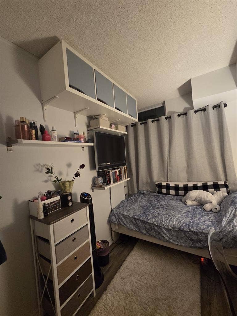 FURNISHED ROOM FOR FEMALE STUDENTS