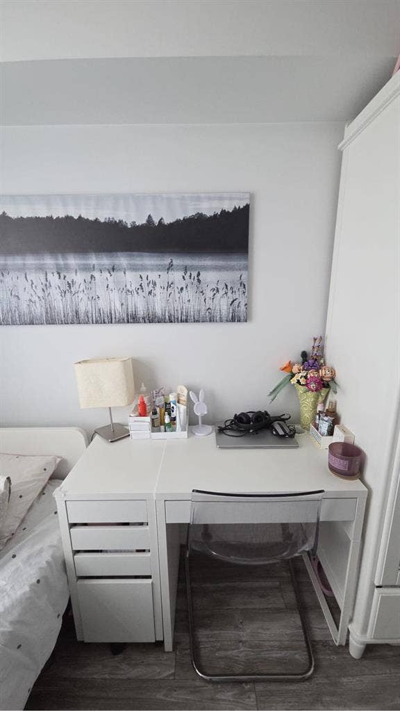FURNISHED ROOM FOR FEMALE STUDENTS