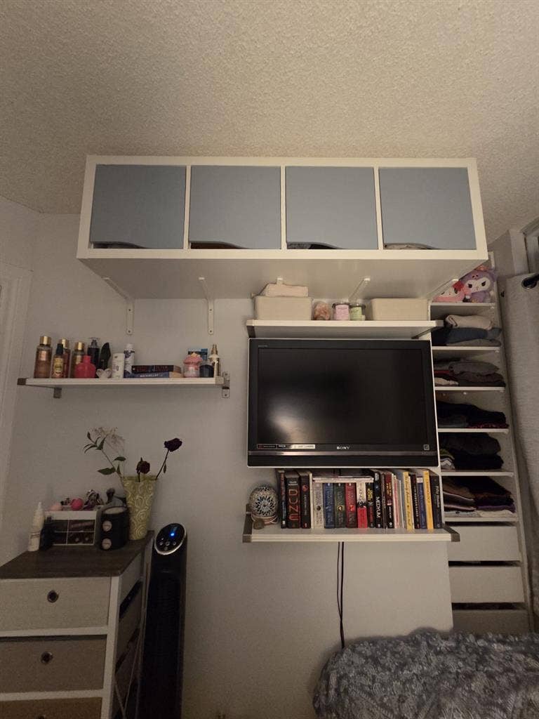 FURNISHED ROOM FOR FEMALE STUDENTS