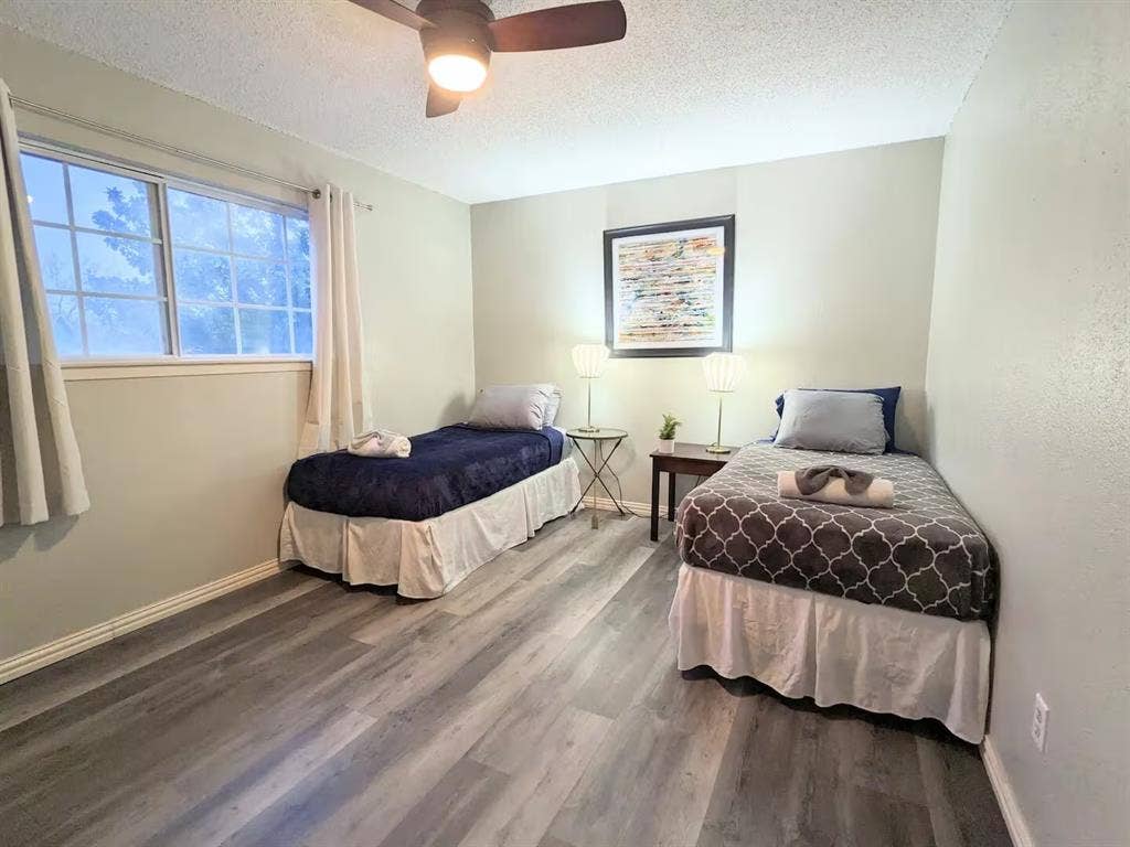 TWIN Bedroom: Immediate move in
