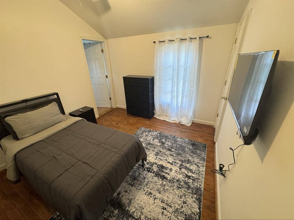 Fredericksburg Va- Room Available