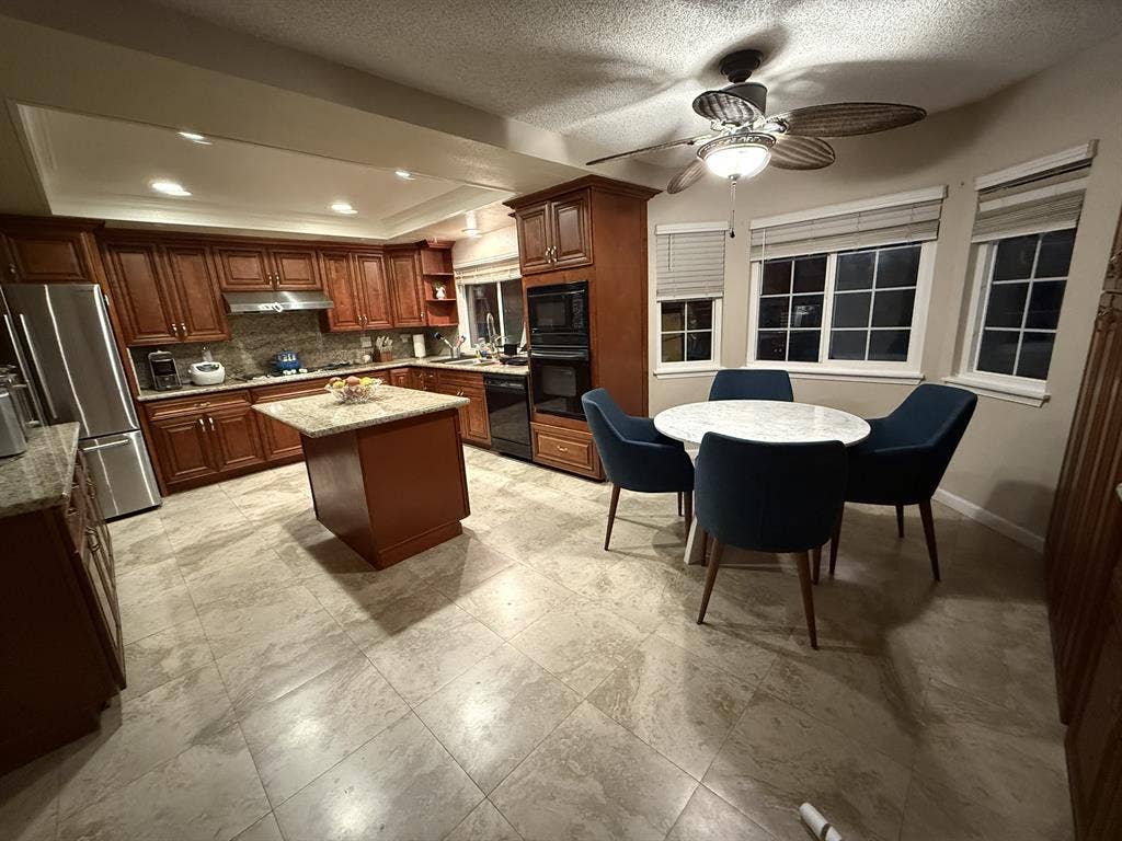 ROOM FOR RENT IN ROWLAND HEIGHTS