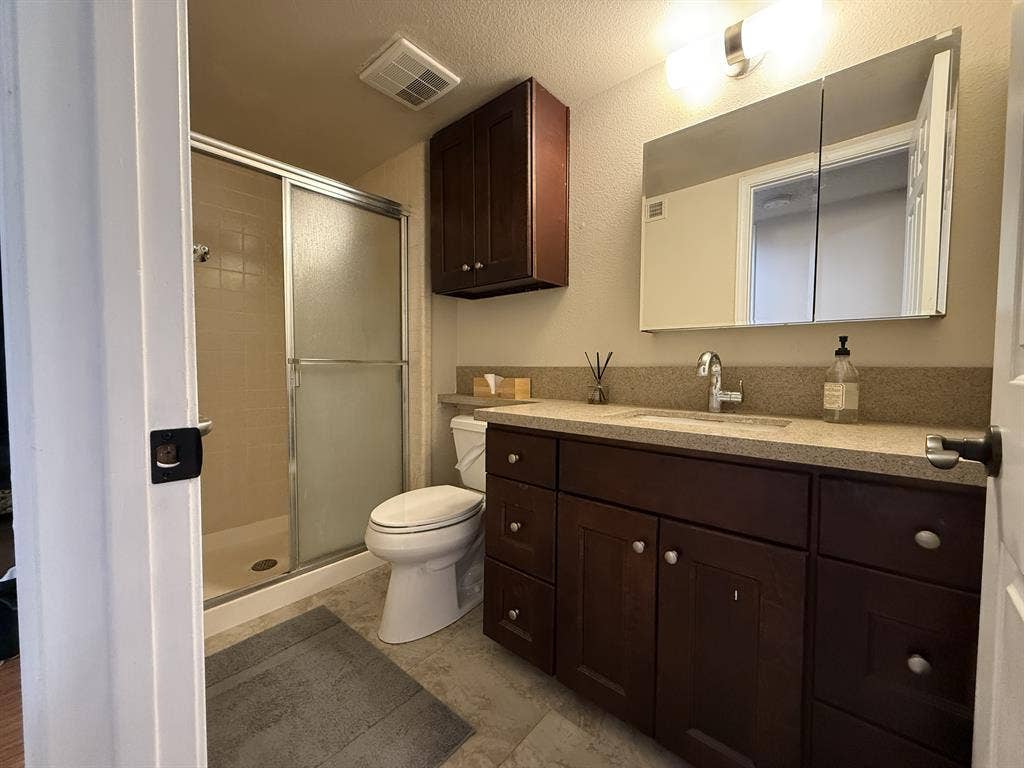 ROOM FOR RENT IN ROWLAND HEIGHTS