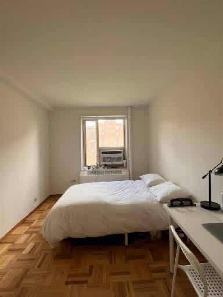 Room in Spacious Apartment 950sqft