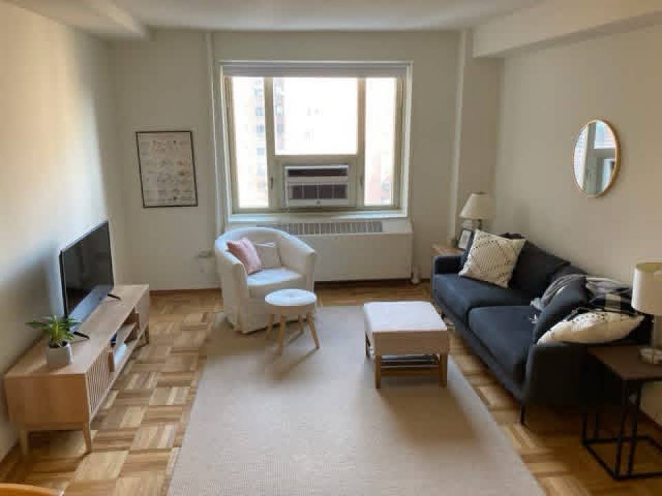 Room in Spacious Apartment 950sqft