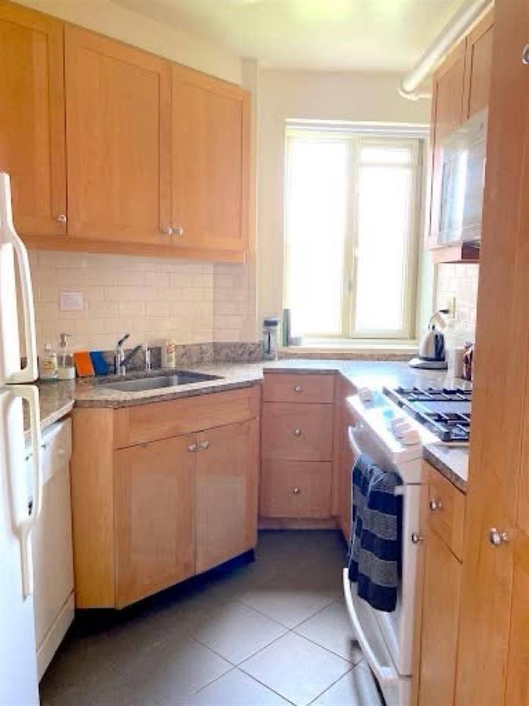 Room in Spacious Apartment 950sqft