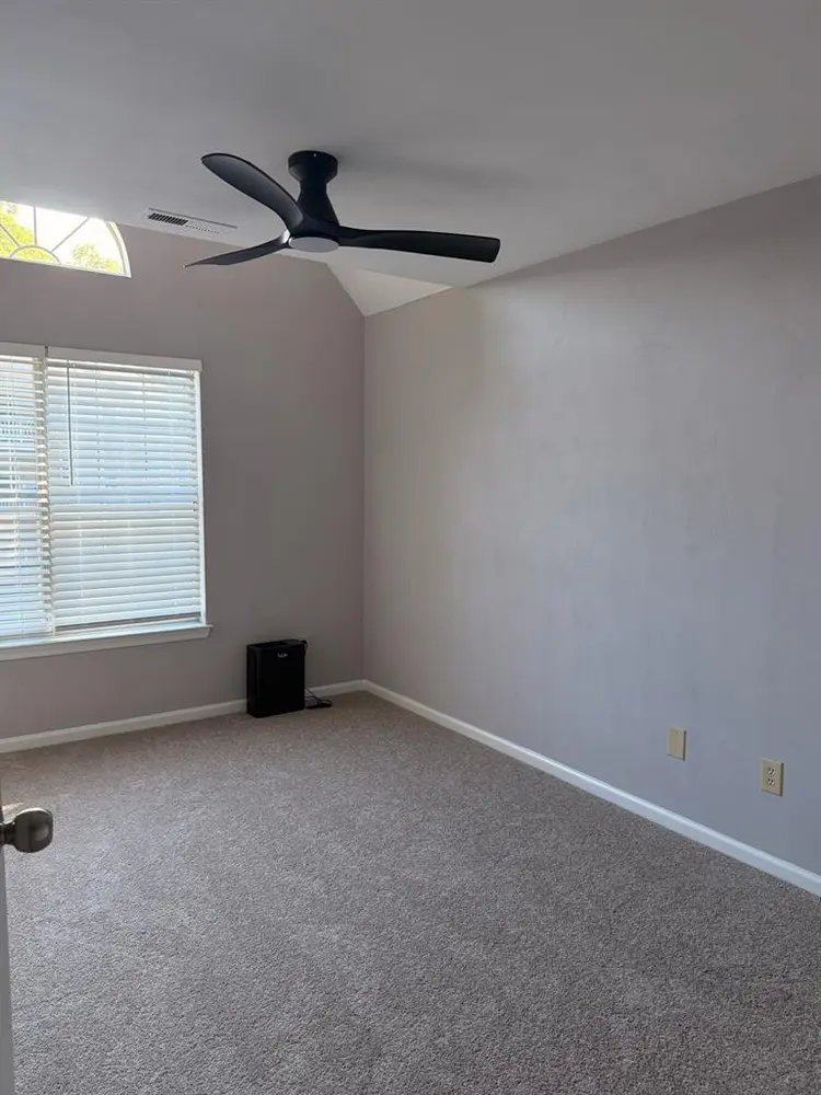 1br 1bath msg me on ig-adrunitt