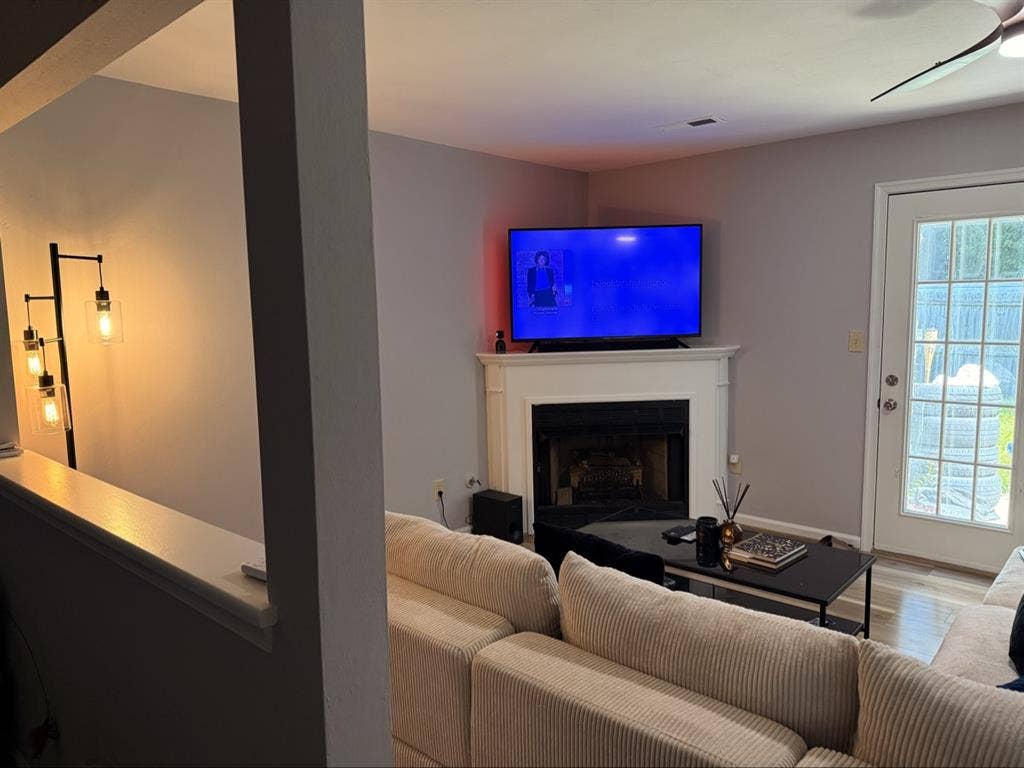 1br 1bath msg me on ig-adrunitt