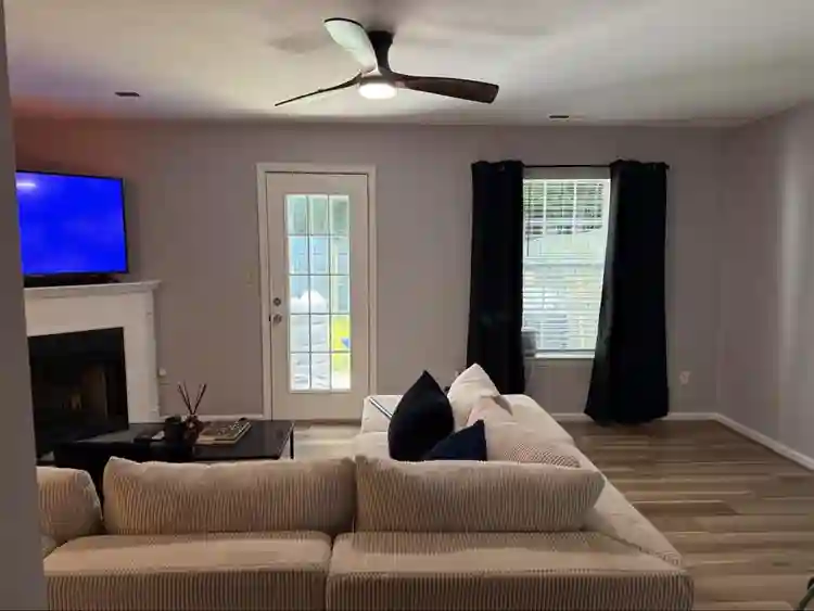 1br 1bath msg me on ig-adrunitt
