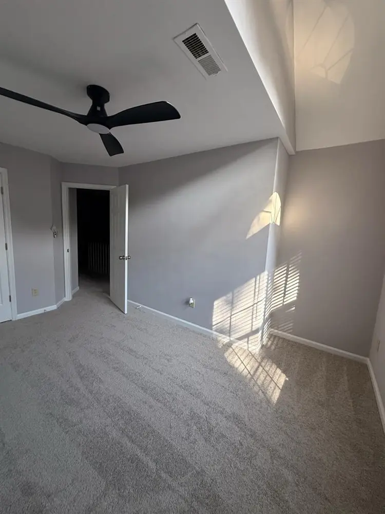 1br 1bath msg me on ig-adrunitt