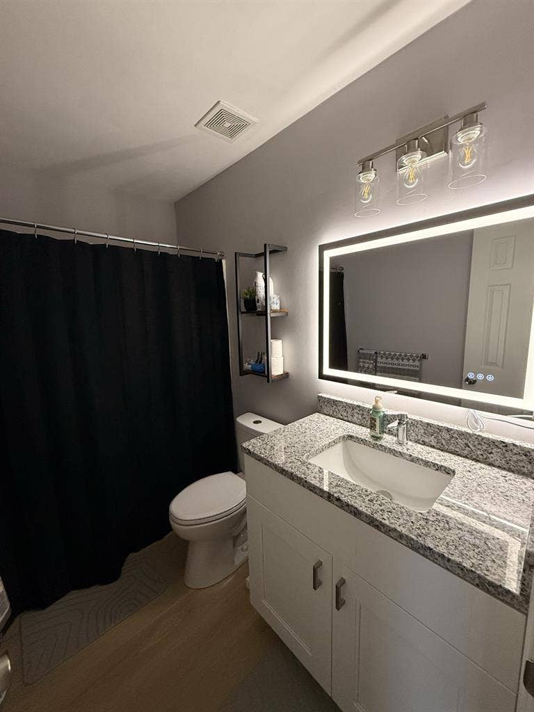 1br 1bath msg me on ig-adrunitt