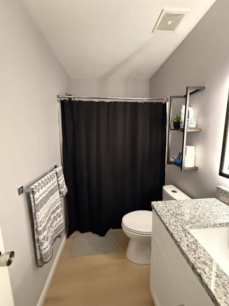 1br 1bath msg me on ig-adrunitt