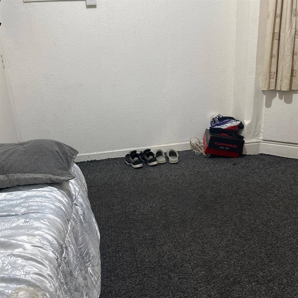 Need a roommate sharing wit with me