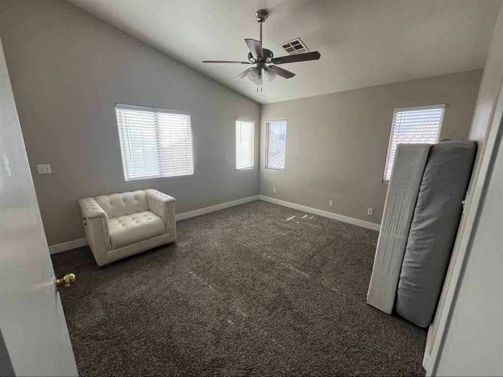 Short term lease/ private bathh