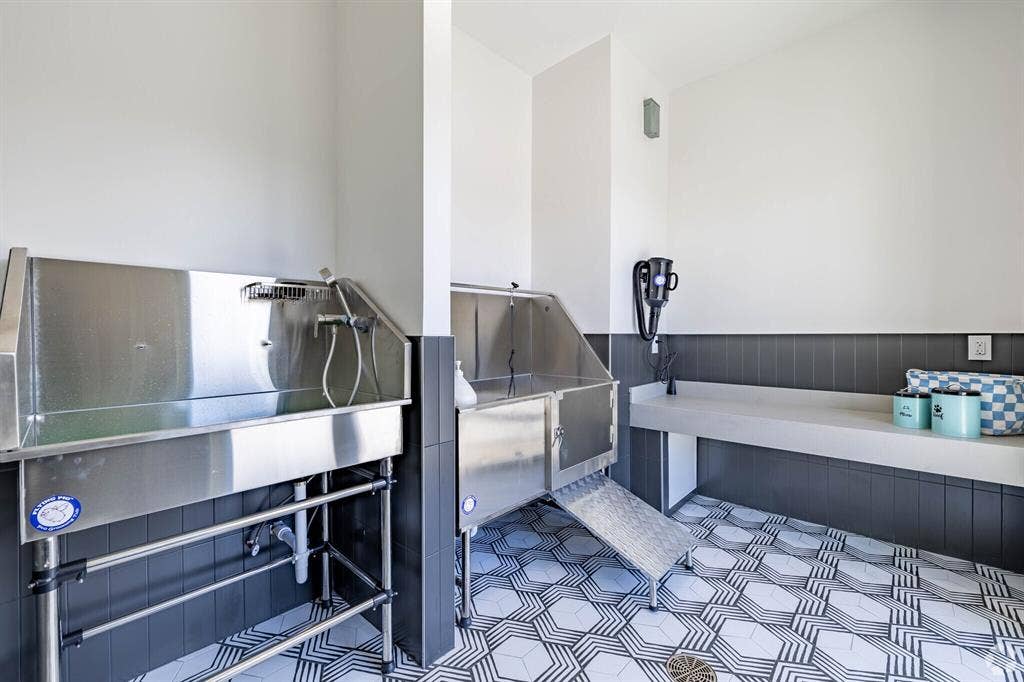 1 BR Available for Rent! 1,056 Sqft