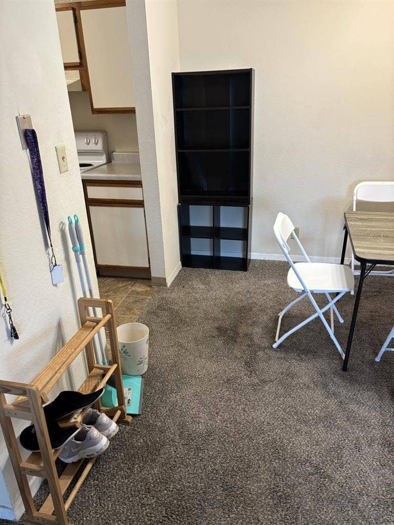Rent out a furnished room