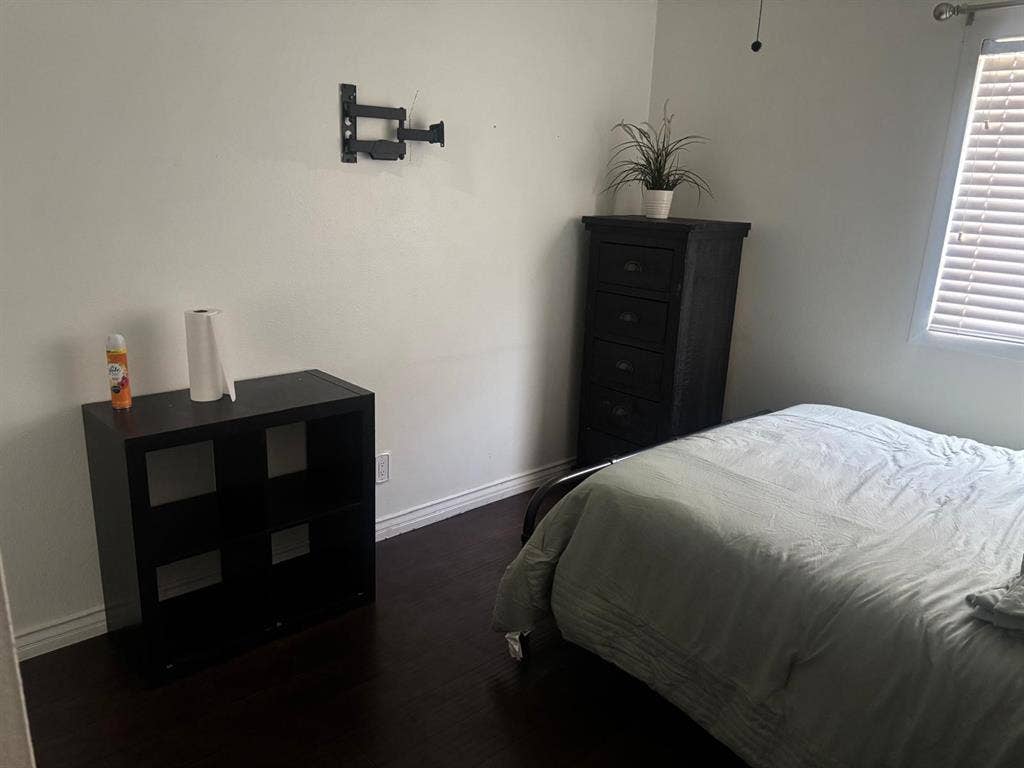 Single person room avail