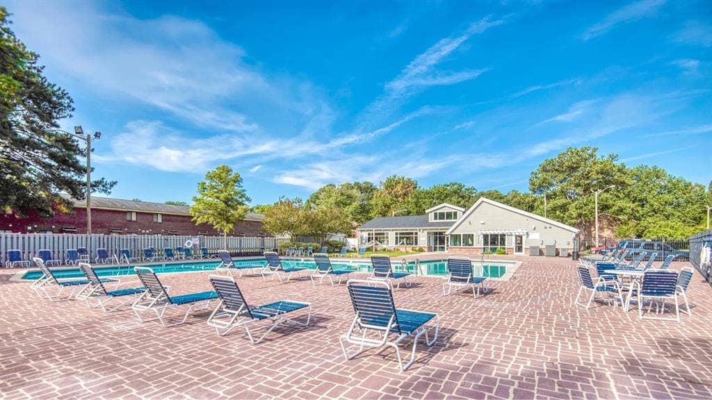 LOOKING TO SUBLET MY HALF OF LEASE