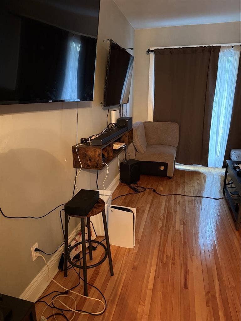 ROOM FOR RENT / JULY
