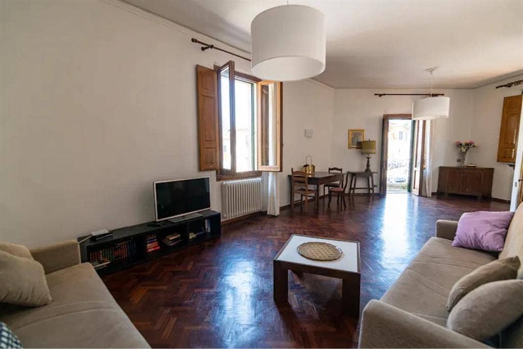 Summer sublet in Florence, Italy