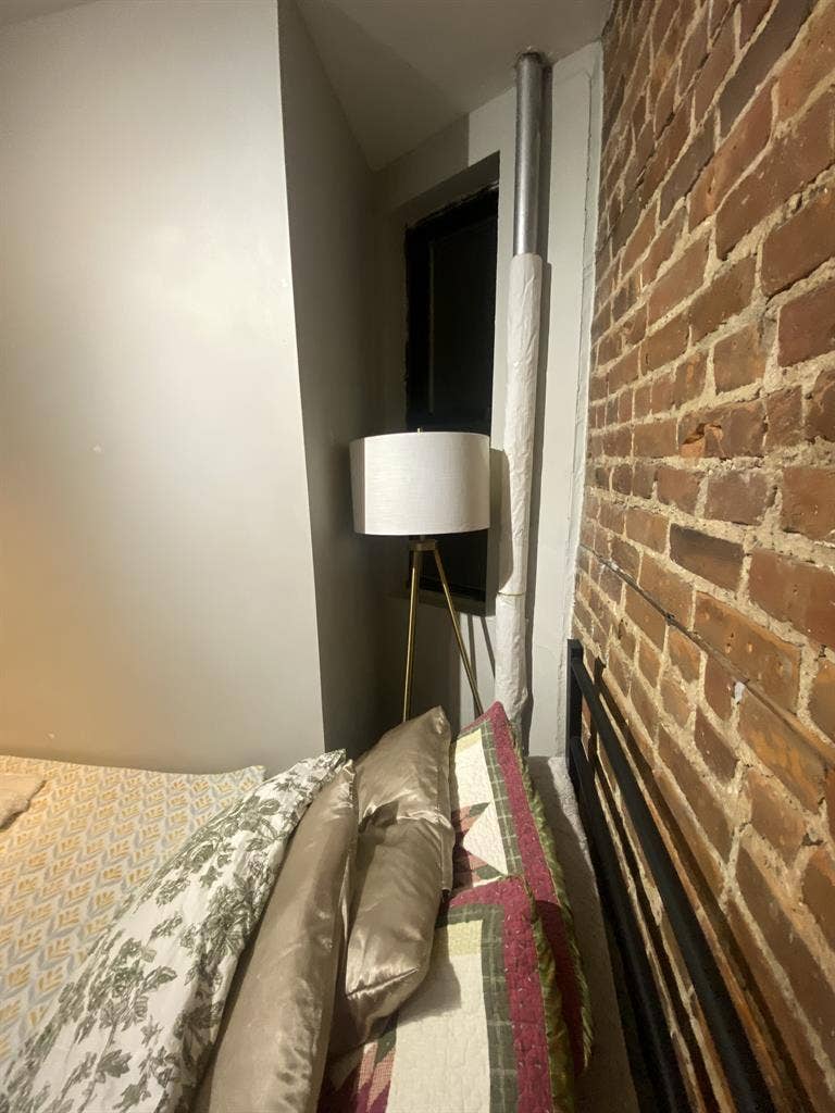 Clean & Cozy South Harlem Room