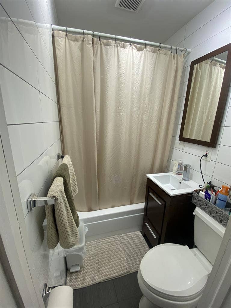 Clean & Cozy South Harlem Room