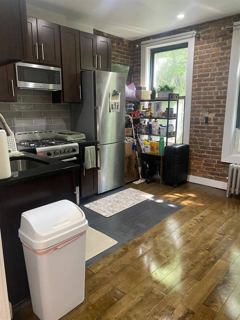 Clean & Cozy South Harlem Room