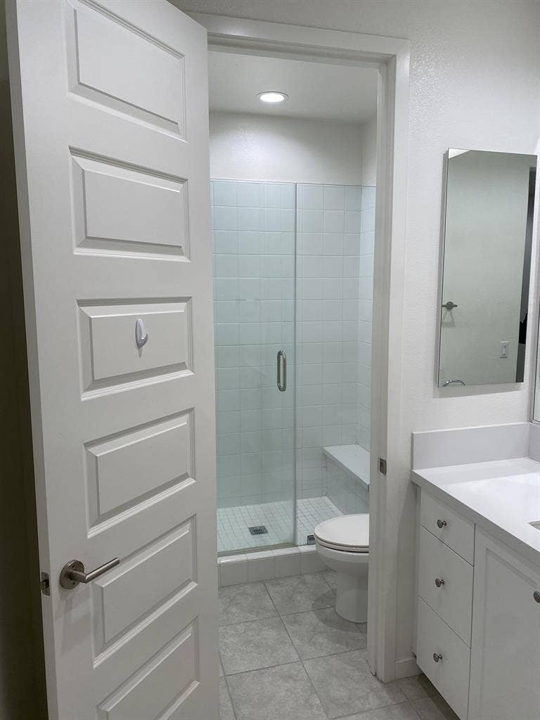 Master bedroom w/ ensuite bathroom
