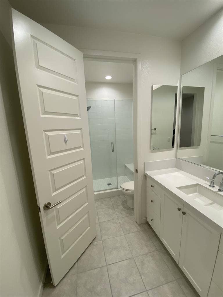Master bedroom w/ ensuite bathroom