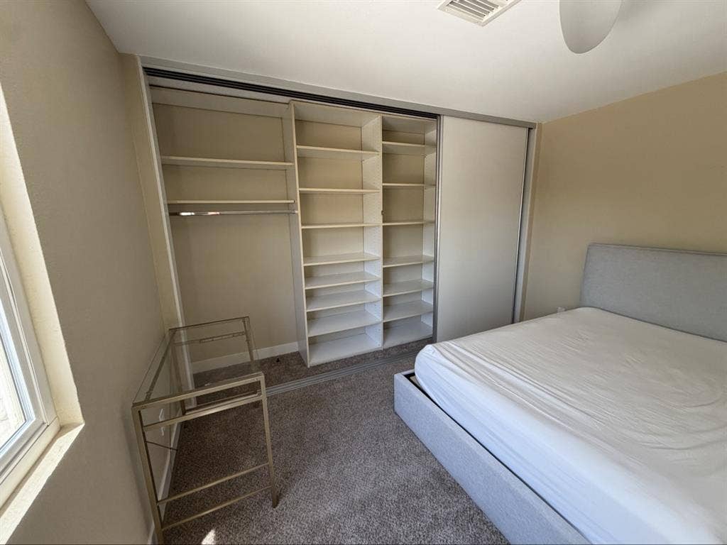 Private room in quiet neighborhood
