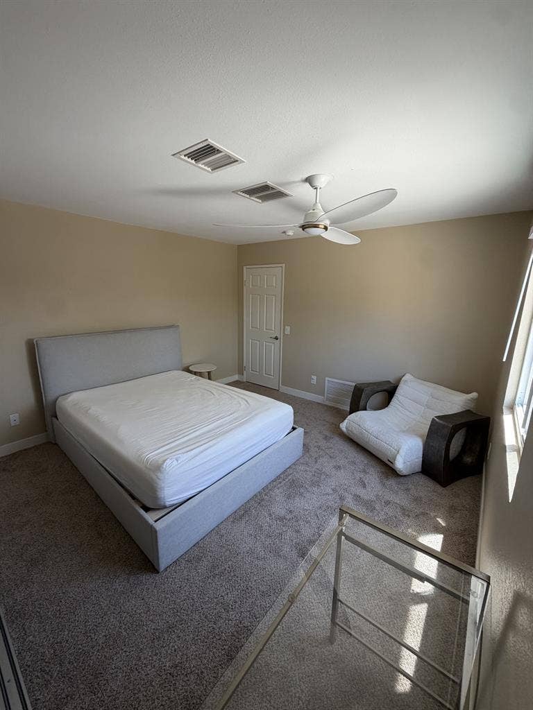 Private room in quiet neighborhood