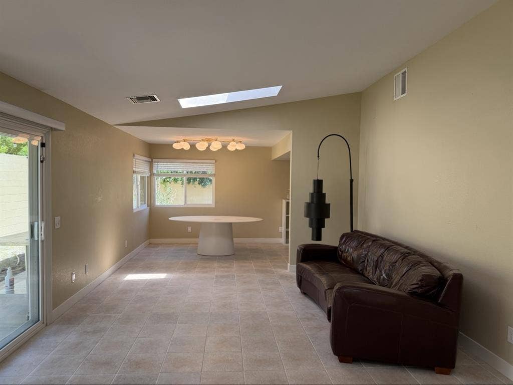 Private room in quiet neighborhood