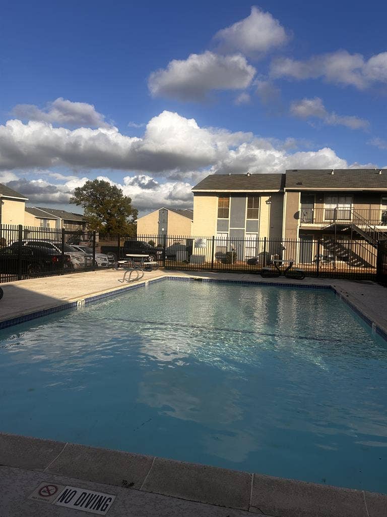 2 bedroom 1 Bathroom available
