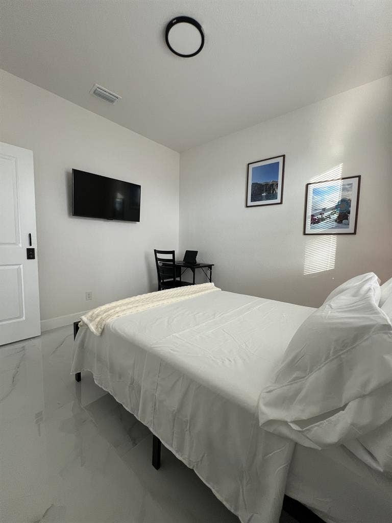 PRIVATE ROOM FOR