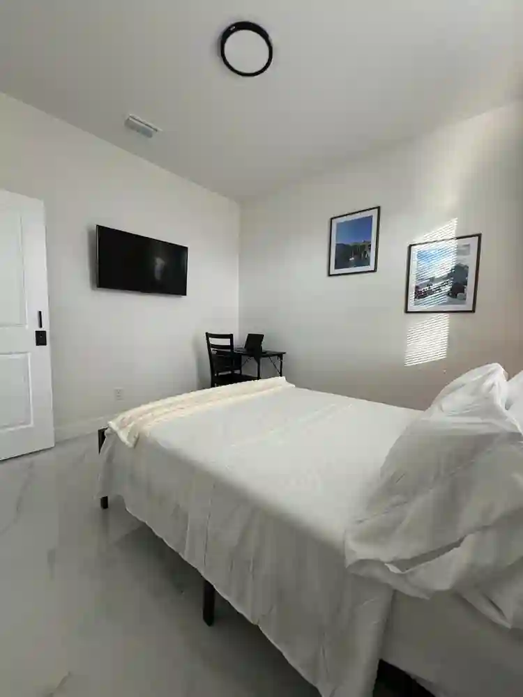 PRIVATE ROOM FOR