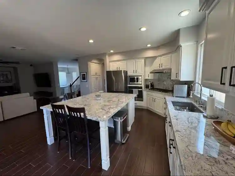 Private Room/Bath Full Home Access