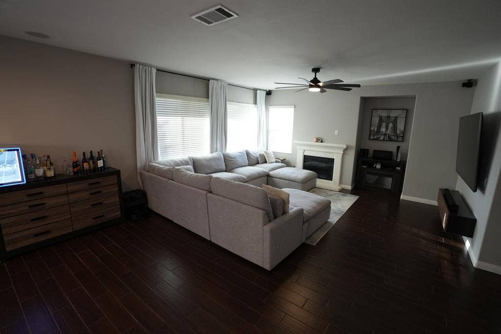 Private Room/Bath Full Home Access