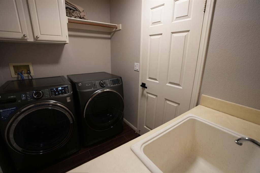 Private Room/Bath Full Home Access