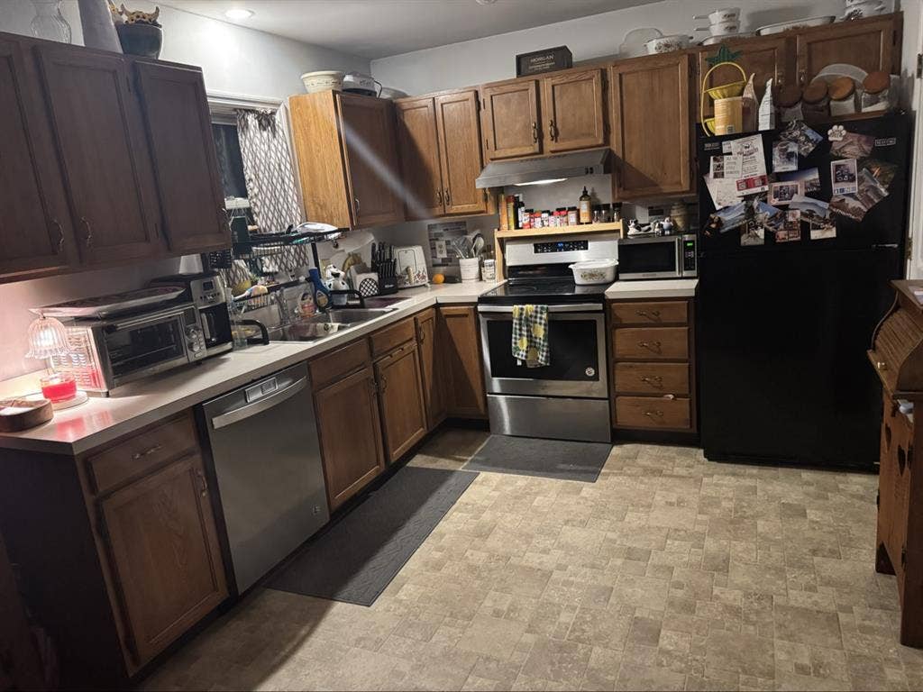Room for rent in house-centervillee
