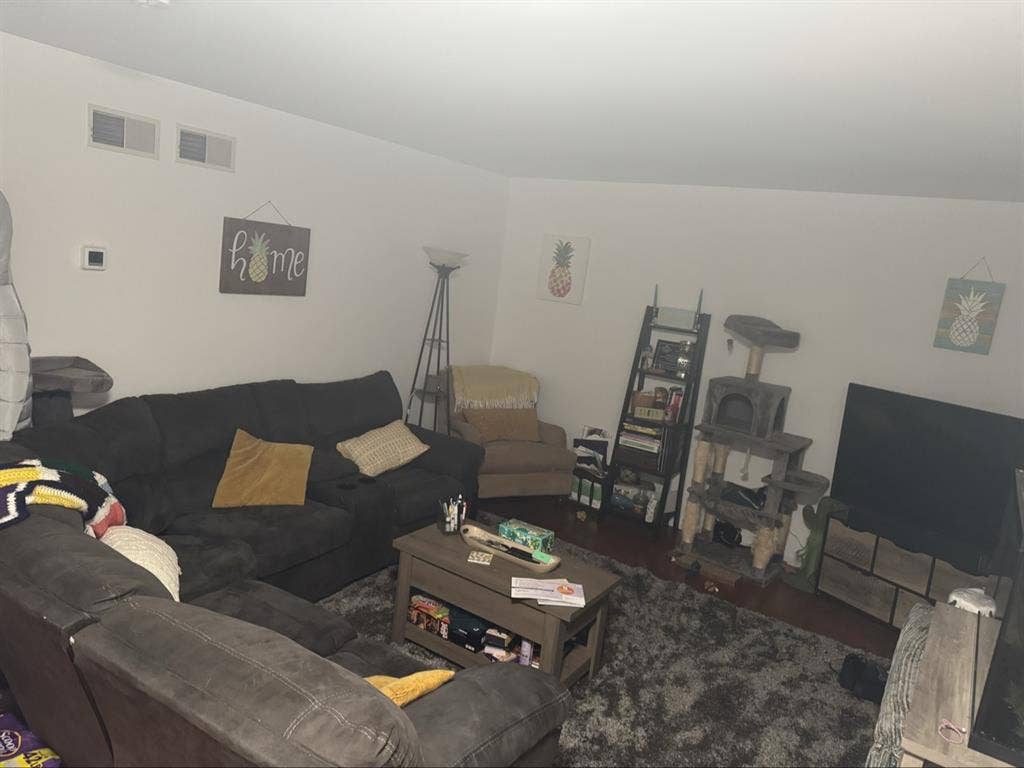 Room for rent in house-centervillee