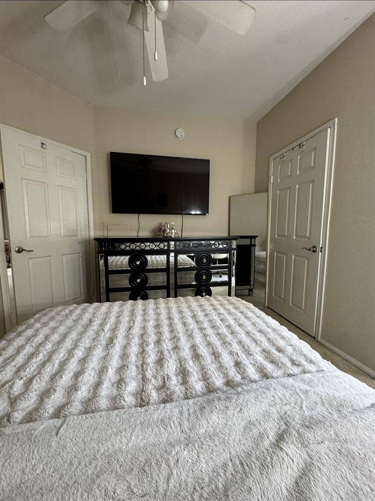 Furnished bedroom/private entrance