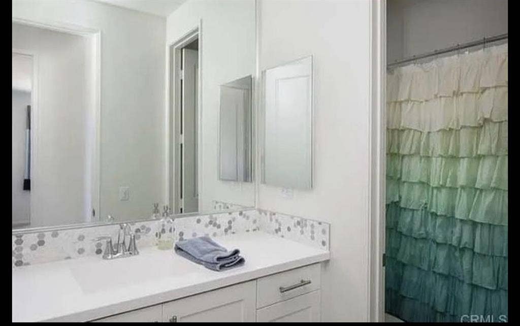LOOKING FOR 1 ROOMMATE-CARLSBAD