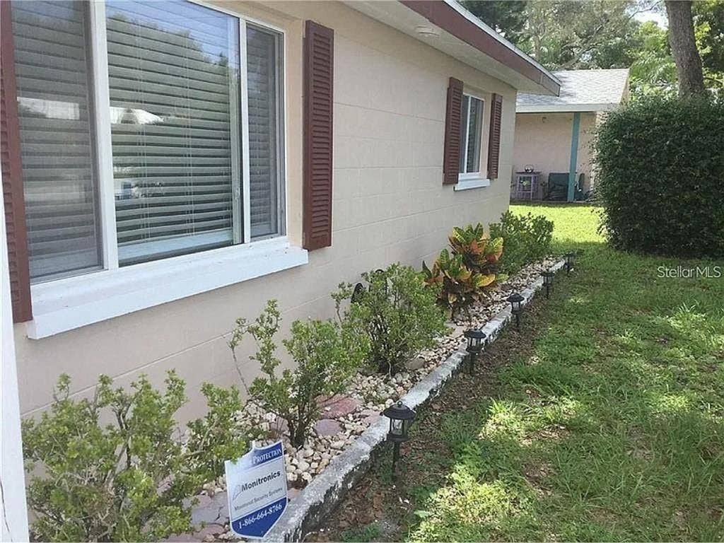 Beautiful 2/1 in Palm Harbor